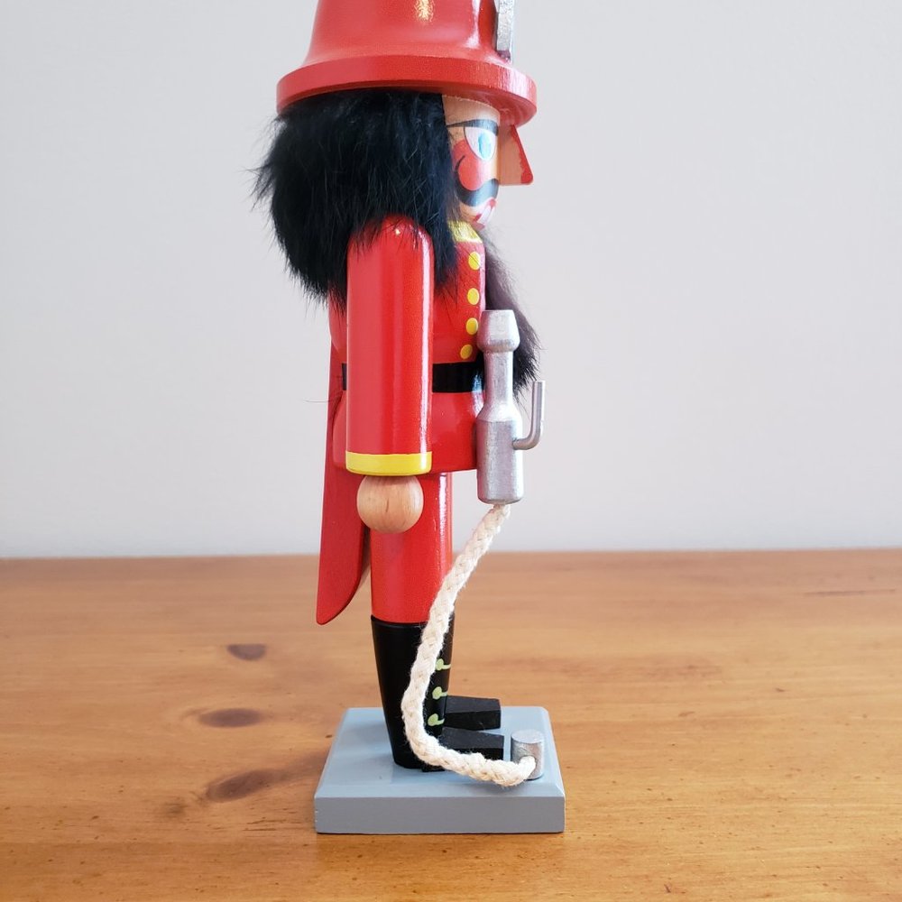 Firefighter nutcracker - Picture 6 of 7